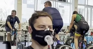 Triathlete on a treadmill with gas analysis